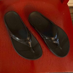 Oofas Recovery Flip Flop size 8
